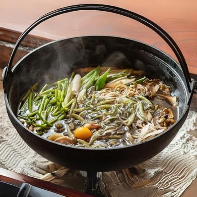 じゅんさい 鍋セット 2～3人前 白神地鶏 稲庭うどん 寄せ鍋 セット 野菜付き 地鶏 鶏鍋 白神特選　シャディハッピー