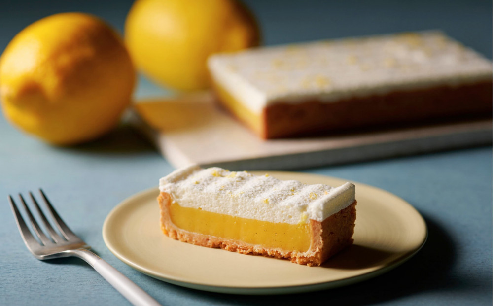 自家製 タルト・オ・シトロン・ムランゲ (4号相当)冷凍 Tarte au citron et meringue à la crème chantilly｜ア・ターブル！