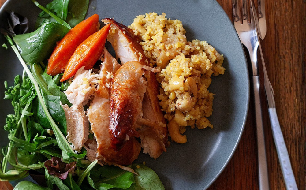自家製 若鶏のロースト ビリヤニ詰め 冷凍 Poulet rôti farci au biryani｜ア・ターブル！