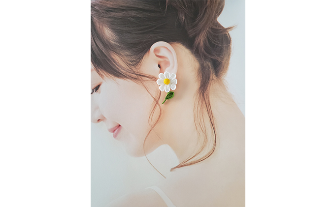 つまみ細工 マーガレット イヤリング アクセサリー 工芸品 お花 手作り 職人 手仕事 伝統工芸 和風 かわいい アシメトリー 大人可愛い アクセ 受注生産 つまみ細工工房ちより。 送料無料 岐阜県 安八町