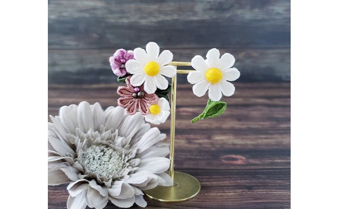 つまみ細工 マーガレット イヤリング アクセサリー 工芸品 お花 手作り 職人 手仕事 伝統工芸 和風 かわいい アシメトリー 大人可愛い アクセ 受注生産 つまみ細工工房ちより。 送料無料 岐阜県 安八町