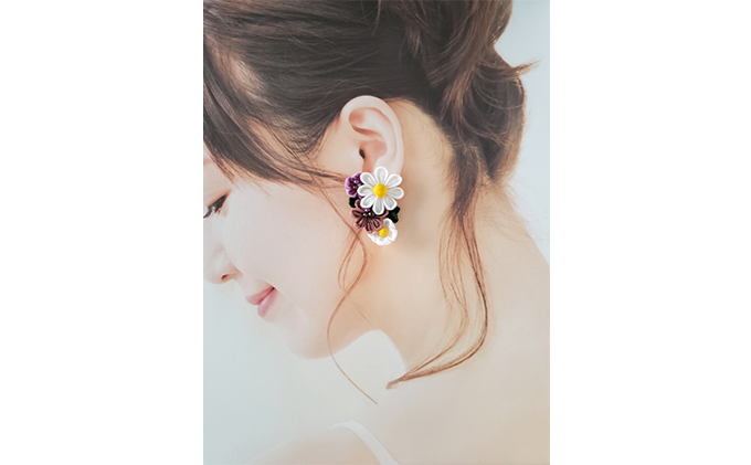 つまみ細工 マーガレット イヤリング アクセサリー 工芸品 お花 手作り 職人 手仕事 伝統工芸 和風 かわいい アシメトリー 大人可愛い アクセ 受注生産 つまみ細工工房ちより。 送料無料 岐阜県 安八町