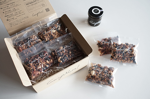 ナッツ屋さんのこだわり自家焙煎グラノーラ1週間分(カカオ&ラズベリー&NUTS)【50g×7袋】【DE05W】（滋賀県　近江八幡市）