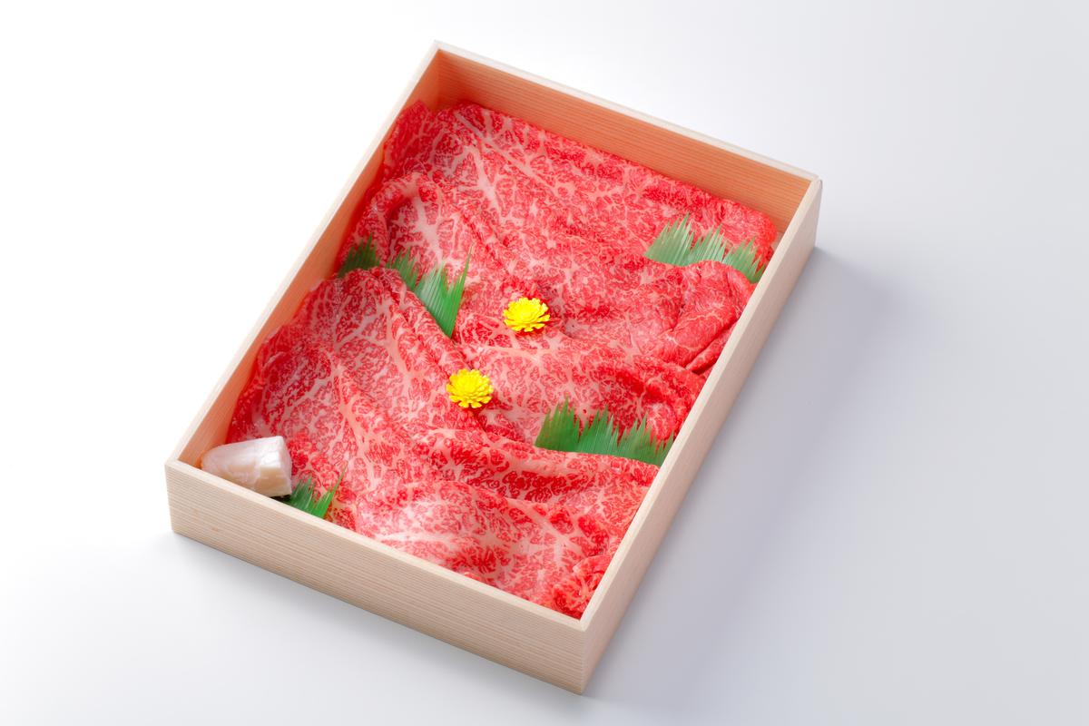 【9月発送分】極上近江牛すき焼き・しゃぶしゃぶ用　モモ【800g】【CB04W-9m】