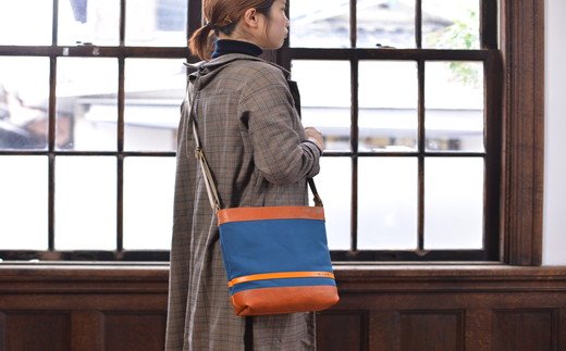 ハンドメイド　八幡帆布鞄　ショルダーバッグ　タテ型　琵琶湖ブルー　名入れ可　【CC09W】（滋賀県　近江八幡市）

