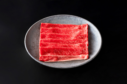 【カネ吉山本】近江牛　すきやき用　【1kg】【Y080W1】（国産牛　和牛　ブランド牛　ブランド和牛　黒毛和牛　牛肉　肉　高級　人気　おすすめ　神戸牛　松阪牛 に並ぶ 日本三大和牛 近江牛）