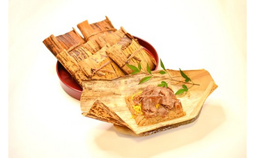 近江牛すき焼きおこわ　竹皮包み【W007W】（国産牛　和牛　ブランド牛　ブランド和牛　黒毛和牛　牛肉　肉　高級　人気　おすすめ　神戸牛　松阪牛 に並ぶ 日本三大和牛 近江牛）