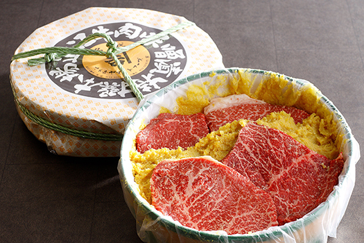 【カネ吉山本】近江牛味噌漬け300g（2～3枚）【Y152W1】（国産牛　和牛　ブランド牛　ブランド和牛　黒毛和牛　牛肉　肉　高級　人気　おすすめ　神戸牛　松阪牛 に並ぶ 日本三大和牛 近江牛）