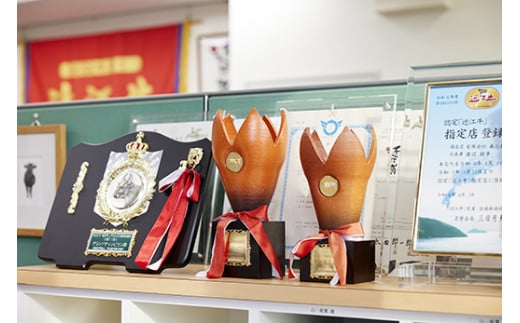 【森三商会】4等級以上の未経産雌牛限定　近江牛特選すき焼き 500g（ロース・肩ロース）【GM02W】（国産牛　和牛　ブランド牛　ブランド和牛　黒毛和牛　牛肉　肉　高級　人気　おすすめ　神戸牛　松阪牛 に並ぶ 日本三大和牛 近江牛）
