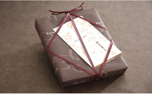 【カネ吉山本】近江牛すきやき用[赤身]　【500ｇ】【Y093W1】（国産牛　和牛　ブランド牛　ブランド和牛　黒毛和牛　牛肉　肉　高級　人気　おすすめ　神戸牛　松阪牛 に並ぶ 日本三大和牛 近江牛）