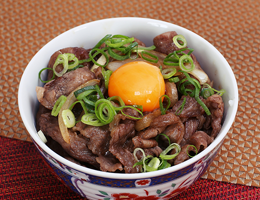 【カネ吉山本】近江牛　すきやき用　【500g】【Y079W1】（滋賀県　近江八幡市）