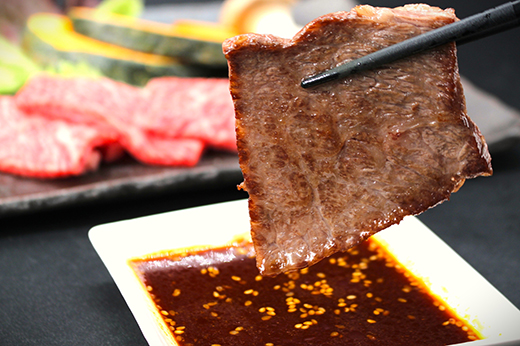 極上近江牛肩ロース焼肉用（800ｇ）【CB26W】（国産牛　和牛　ブランド牛　ブランド和牛　黒毛和牛　牛肉　肉　高級　人気　おすすめ　神戸牛　松阪牛 に並ぶ 日本三大和牛 近江牛）