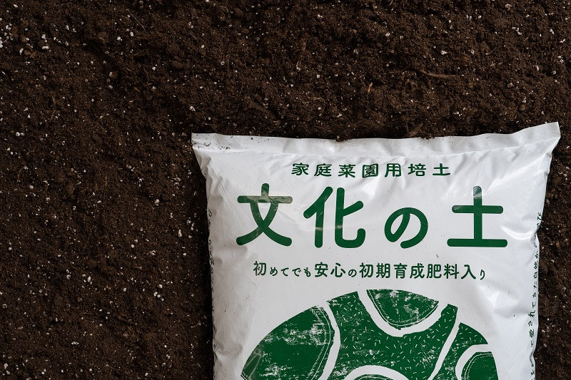 家庭菜園用培土「文化の土」90L　016BK01N.／ガーデニング 花 野菜 栽培 ベランダ菜園 培土 用土 初期育成 肥料入り 家庭菜園 土 培養土 鉢植え 園芸用土 初心者 元肥入り はじめての家庭菜園 キッチンガーデン
