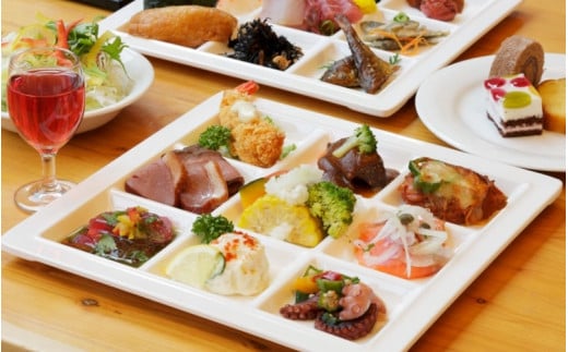 【休日限定】季楽里龍神 1泊2食（夕食・朝食付き）ペア宿泊券 / 温泉 おんせん 旅行 宿泊 リラックス 龍神温泉 露天風呂 旬食材 癒し 和歌山 田辺市【krr002-1】