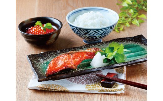 【天然鮭使用】大ボリューム！和歌山県 魚鶴仕込の天然紅サケ切身 約2kg（約18切れ～22切れ） / 鮭 シャケ 魚 切り身 焼き魚 ご飯のおとも おかず おつまみ【uot401D】