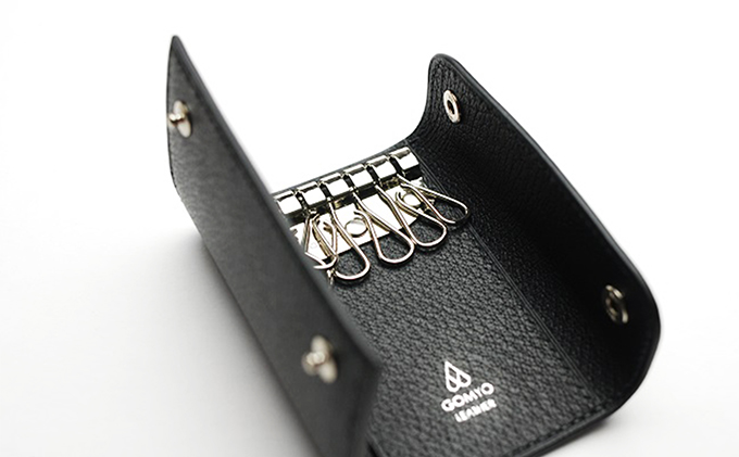 キーケース 鍵入れ キーホルダー 国産 猪革 手縫い 黒 ブラック 本革 レザー GOMYO LEATHER いのしし イノシシ 猪 革製品 革小物 猪皮 なめし革 五名 里山 誕生日 縦6.3cm 横10.3cm 厚さ2.9cm 財布 二つ折り 二つ折り財布 革財布 香川県 東かがわ市