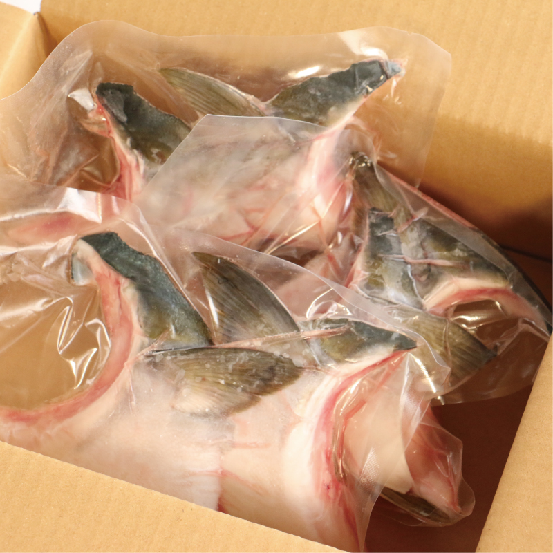 ブリカマ 2切れ × 4パック 10000円 冷凍 サイズ 不揃い ぶりかま ぶりカマ 鰤かま 少額 食べ物 旬 お手軽 魚海鮮 魚介 父の日 小分け 真空 パック 新鮮 鮮魚 養殖 国産 鰤 ぶり ブリ お取り寄せ ギフト プレゼント おつまみ アテ おかず カマ 塩焼き 煮物 あらだき あら煮 肉 厚 規格外 人気 ハマスイ 愛南町 愛媛県