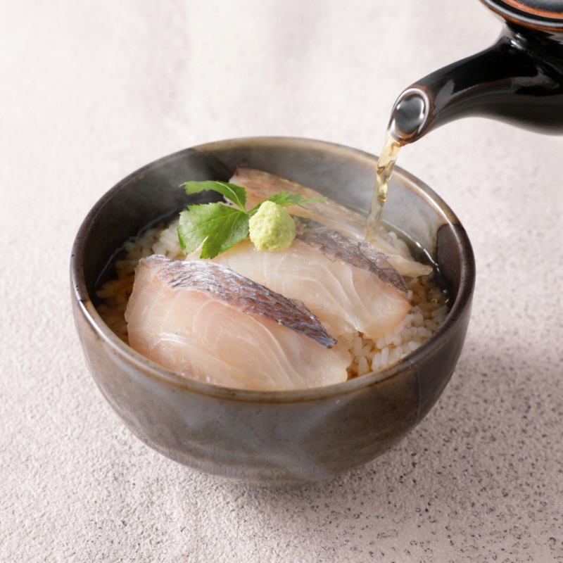 TVで紹介されました！ 玄海の極上天然鯛めしセット[鯛の切身、だし汁、鯛茶漬け用だし]【010-0001】