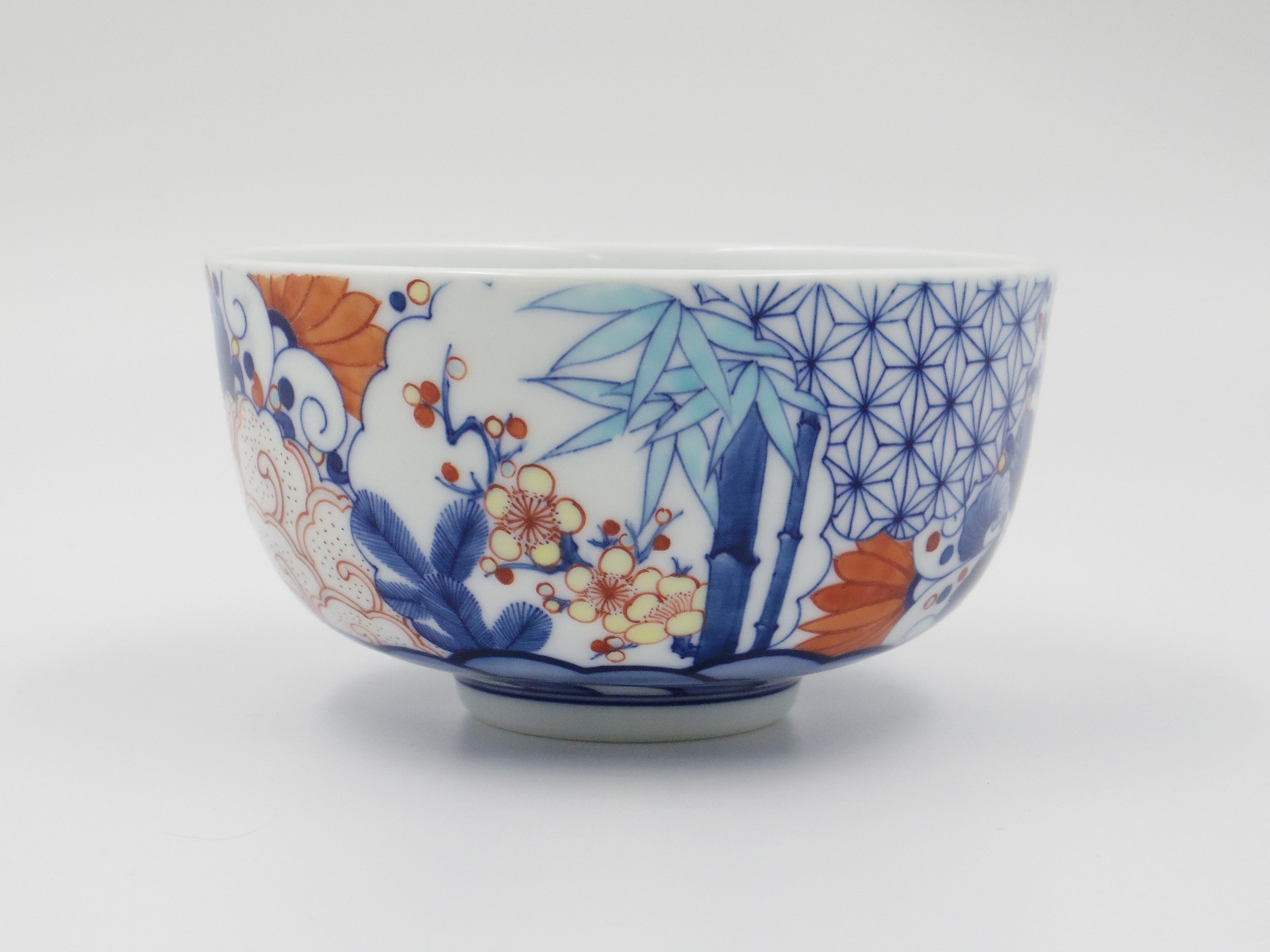 伊万里焼】「色鍋島丸に唐花文小丼」色鍋島・伊万里・鍋島・磁器・市川