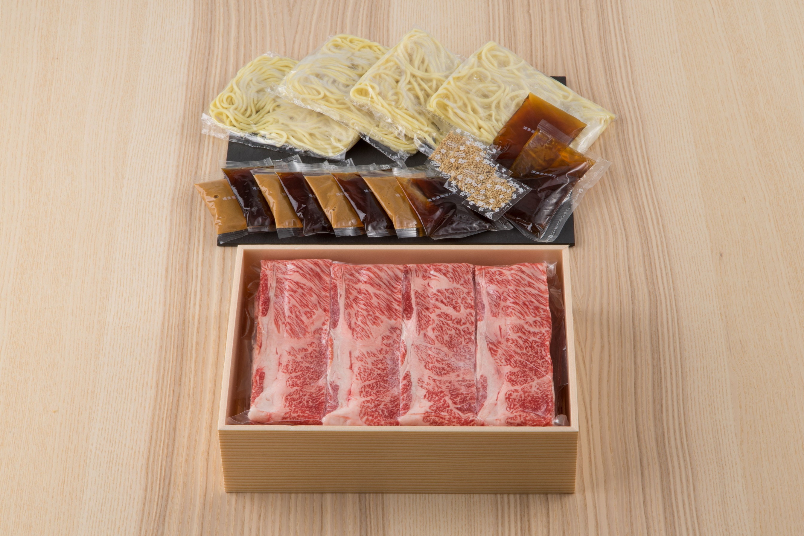 伊万里牛牛しゃぶ 600g 3人前～4人前 だし ぽん酢 ごまダレ ちゃんぽん麺 セット 158-J2161
